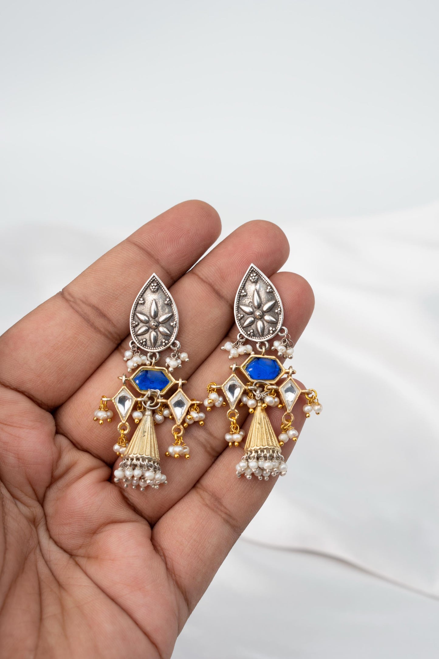 NEELAYA (नीलया)