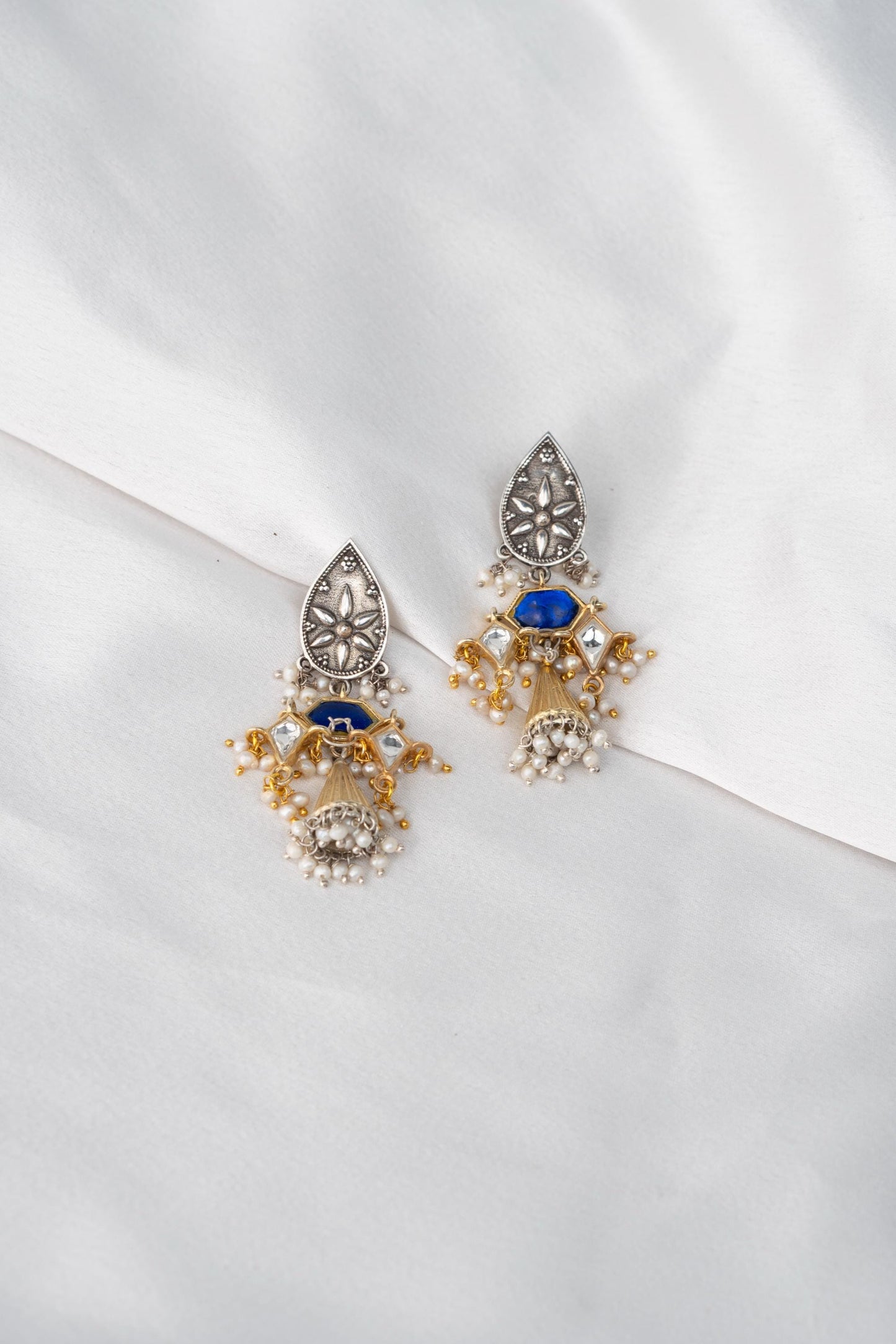 NEELAYA (नीलया)